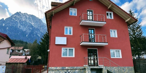 Valea Albă View